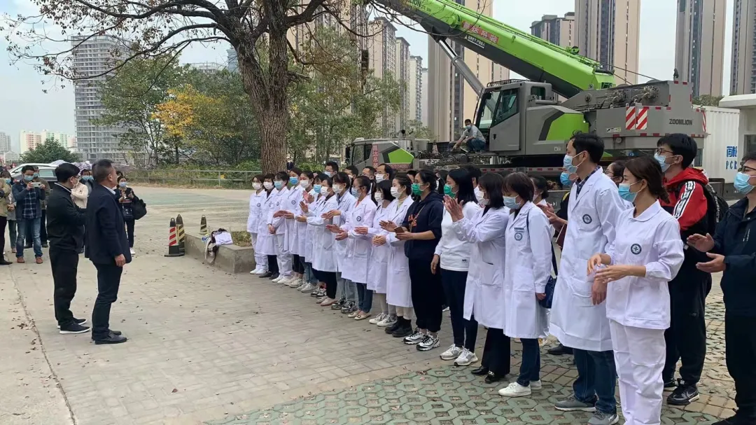 江西省胸科醫院4輛移動方艙PCR實驗室、45名應急隊員緊急弛援鉛山