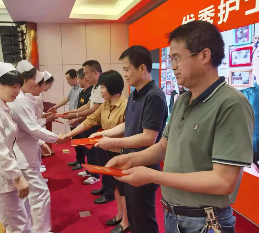 你未必光芒萬丈 但始終溫暖如初----省胸科醫(yī)院慶祝5.12國際護士節(jié)