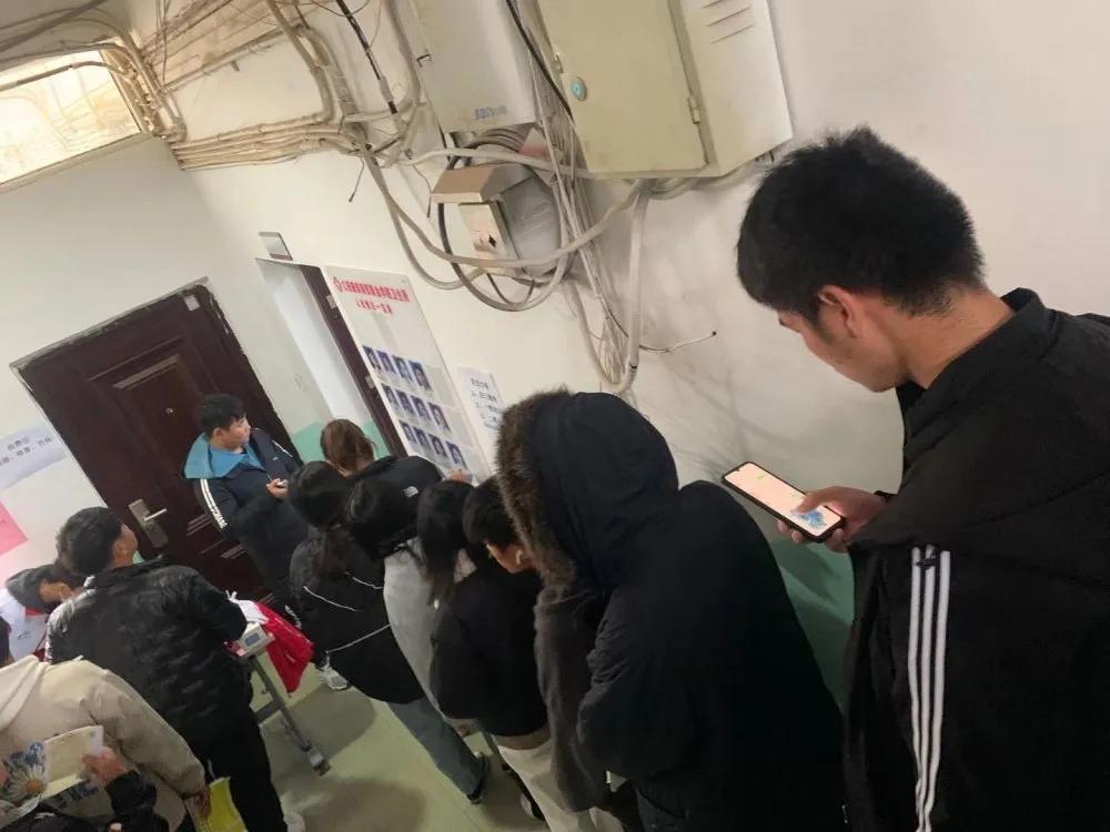 關(guān)注大學(xué)生健康，我們?cè)谛袆?dòng)