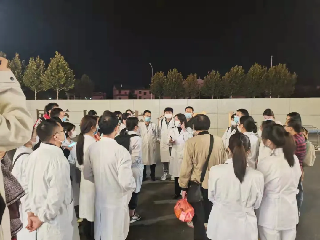 江西省胸科醫院4輛移動方艙PCR實驗室、45名應急隊員緊急弛援鉛山