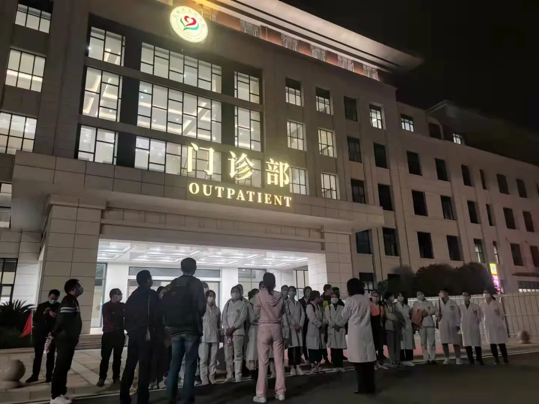 江西省胸科醫院4輛移動方艙PCR實驗室、45名應急隊員緊急弛援鉛山